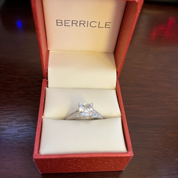 Princess Cut Engagement Ring - Picture 6 of 11